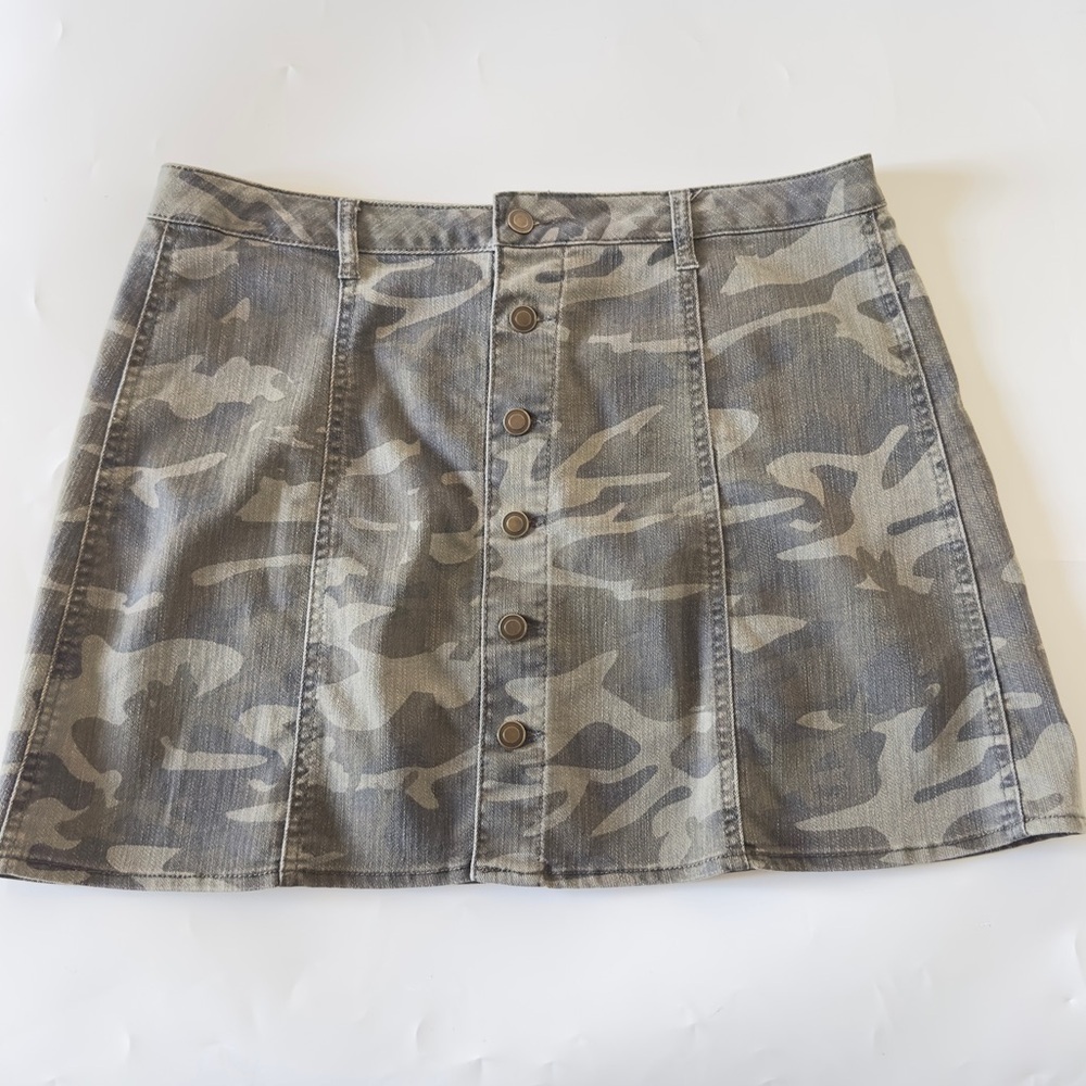 👉 Faded Glory Camo Button-Front Mini Women’s Skirt, Size 16